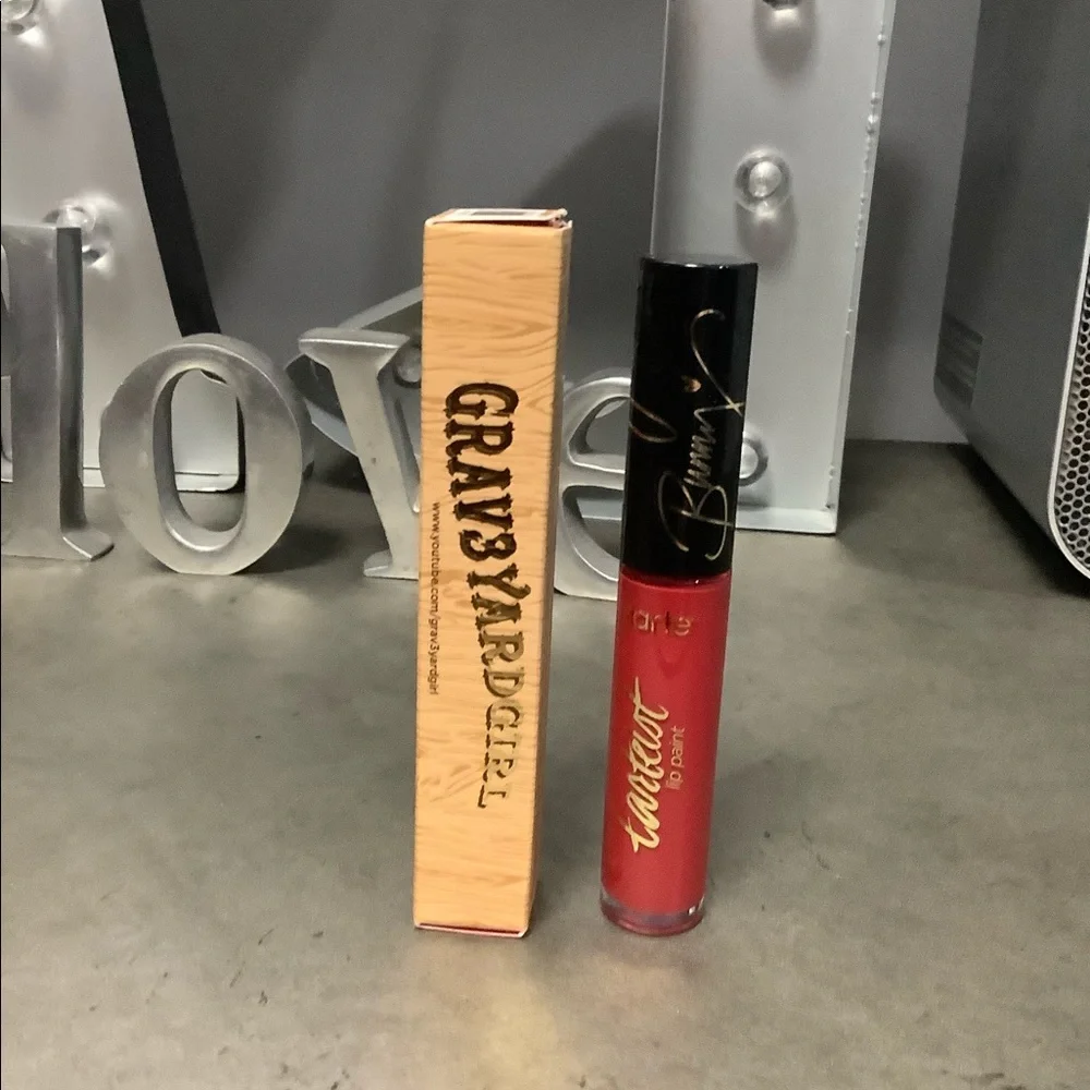 NEW GRAV3YARD GIRL SWAMP FAMILY LIP PAINT